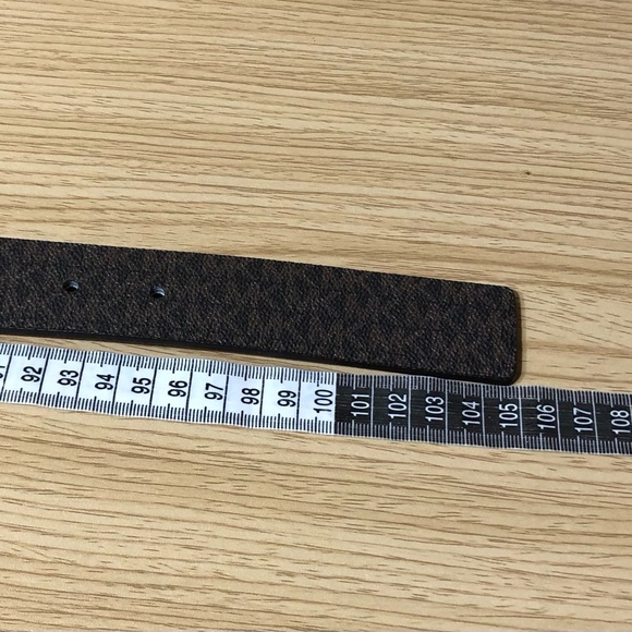 NWT Michael Kors Reversible Leather Belt White Signature Womens Medium. - Picture 8 of 8
